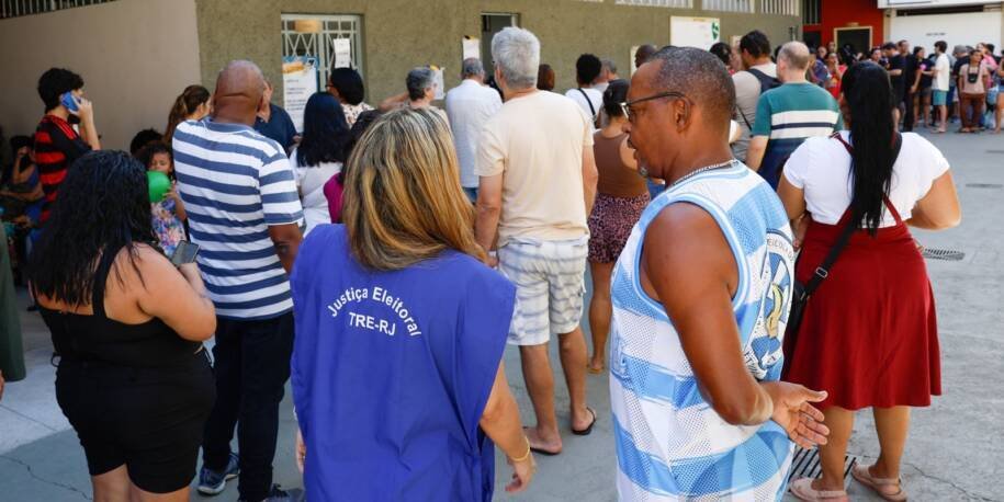 TRE-RJ suspende propaganda eleitoral e anula votos de Garotinho; Paes recorre