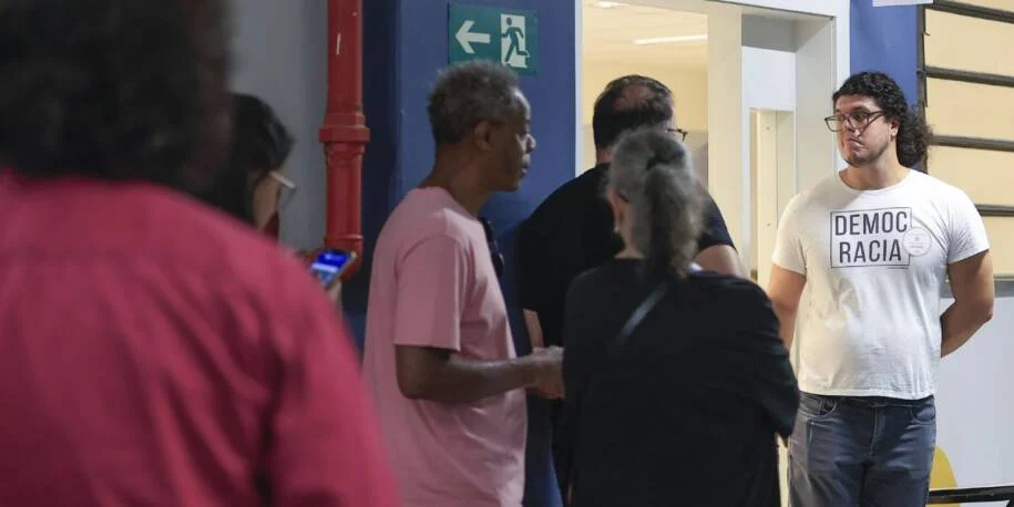 TRE-SP confirma: 14% das seções eleitorais abertas após 17h em SP gera tensão