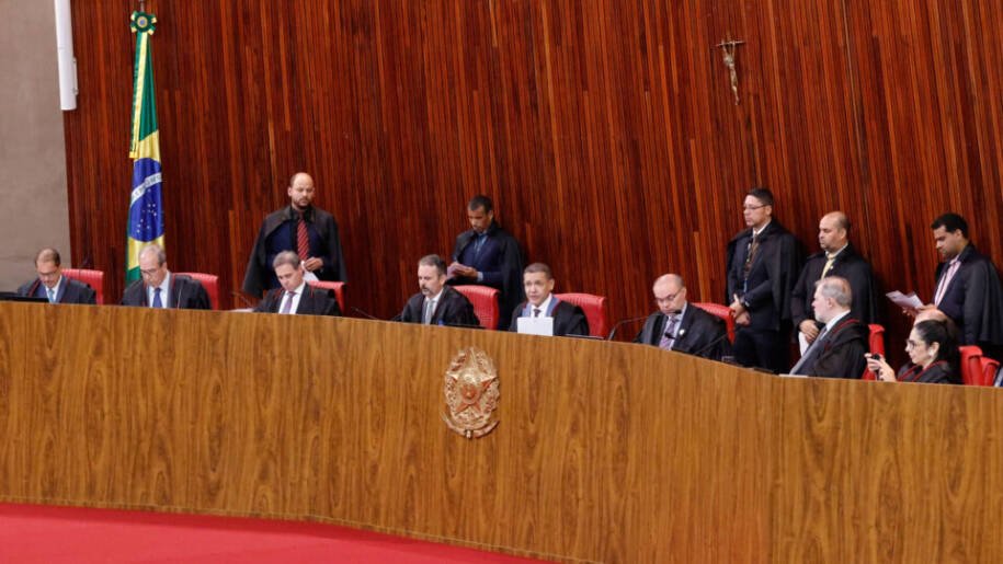 TSE decide arredondar votos e PSOL/Rede supera cláusula de barreira com tensão