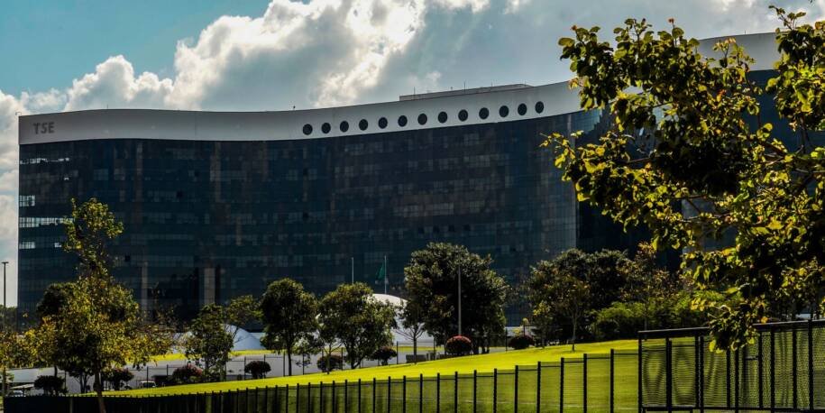TSE ordena remoção de vídeos de Lula e Janja sobre Flávio Bolsonaro em 24 horas