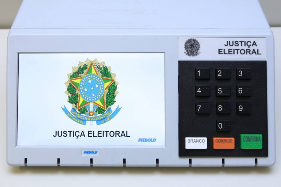 TSE proíbe óculos inteligentes na votação e mesários devem ficar alertas