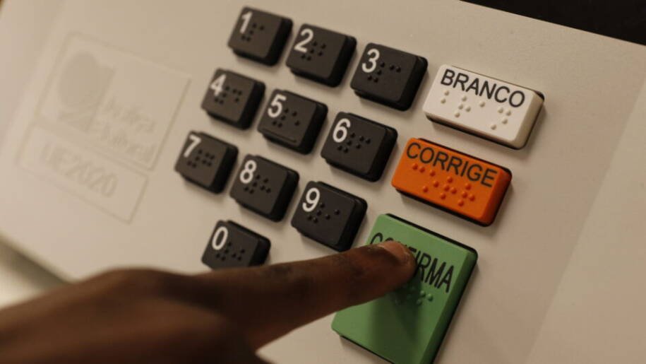 TSE revela 1.904 urnas trocadas no primeiro turno; nenhuma seção usou papel