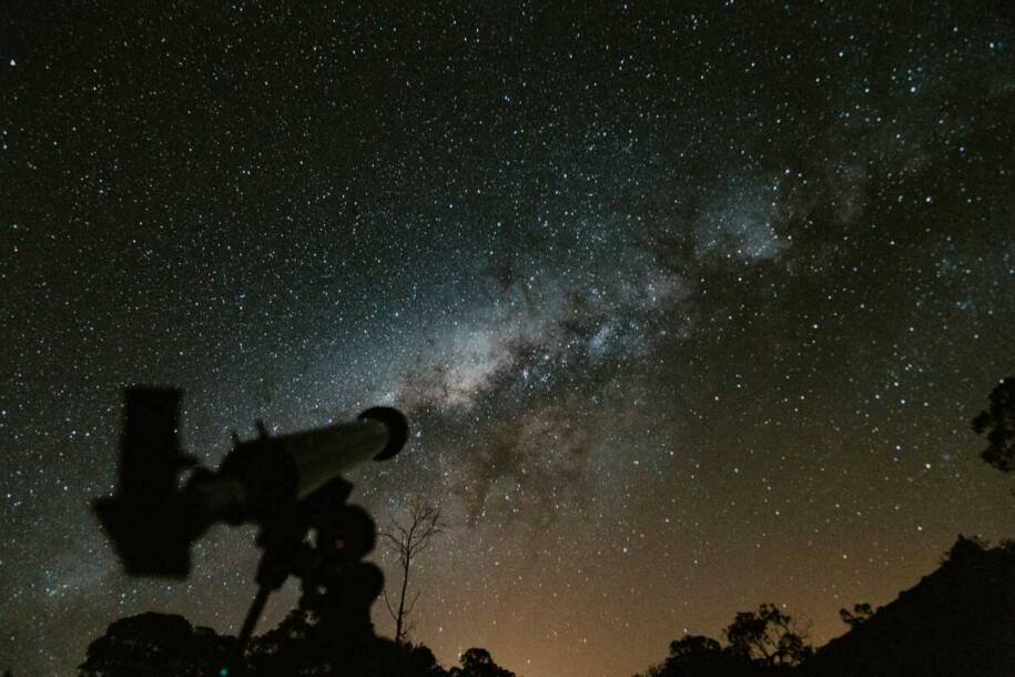 Universidade de Warwick revela planeta em anã branca e desafia a astrofísica