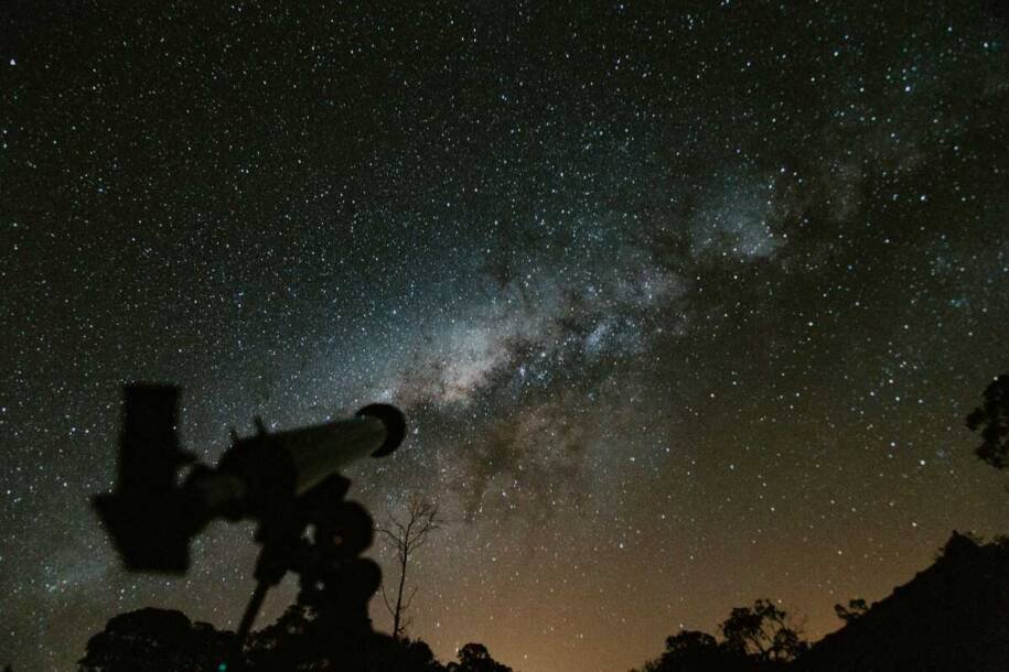 Universidade de Warwick revela planeta em anã branca e desafia a astrofísica