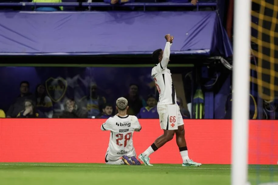 Vasco quebra tabu histórico e vence Boca Juniors na Bombonera com gol de Adson