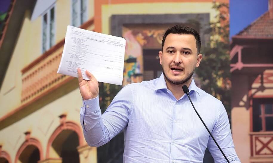Vereador Lucas Souza cobra segurança nas escolas e prazos da LOA em Joinville