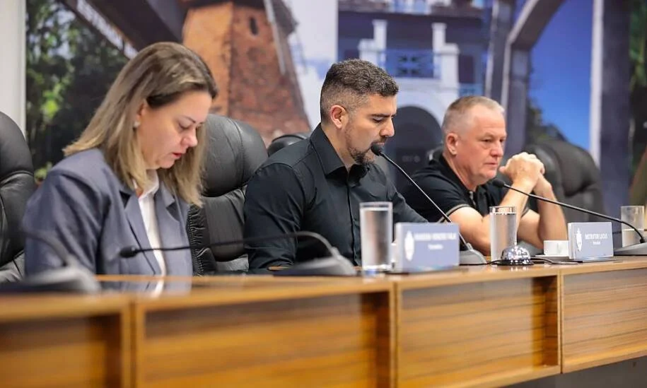 Vereadora Tânia Larson aprova ‘Porteiro Amigo da Pessoa Idosa’ em Joinville