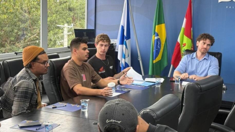 Vice-prefeito Nilson Probst ouve entregadores e promete ações em Balneário Camboriú