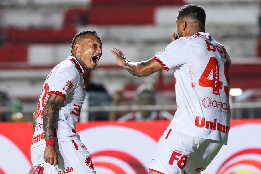 Vila Nova derrota Náutico por 2 a 0 e assume liderança da Série B em grande estilo